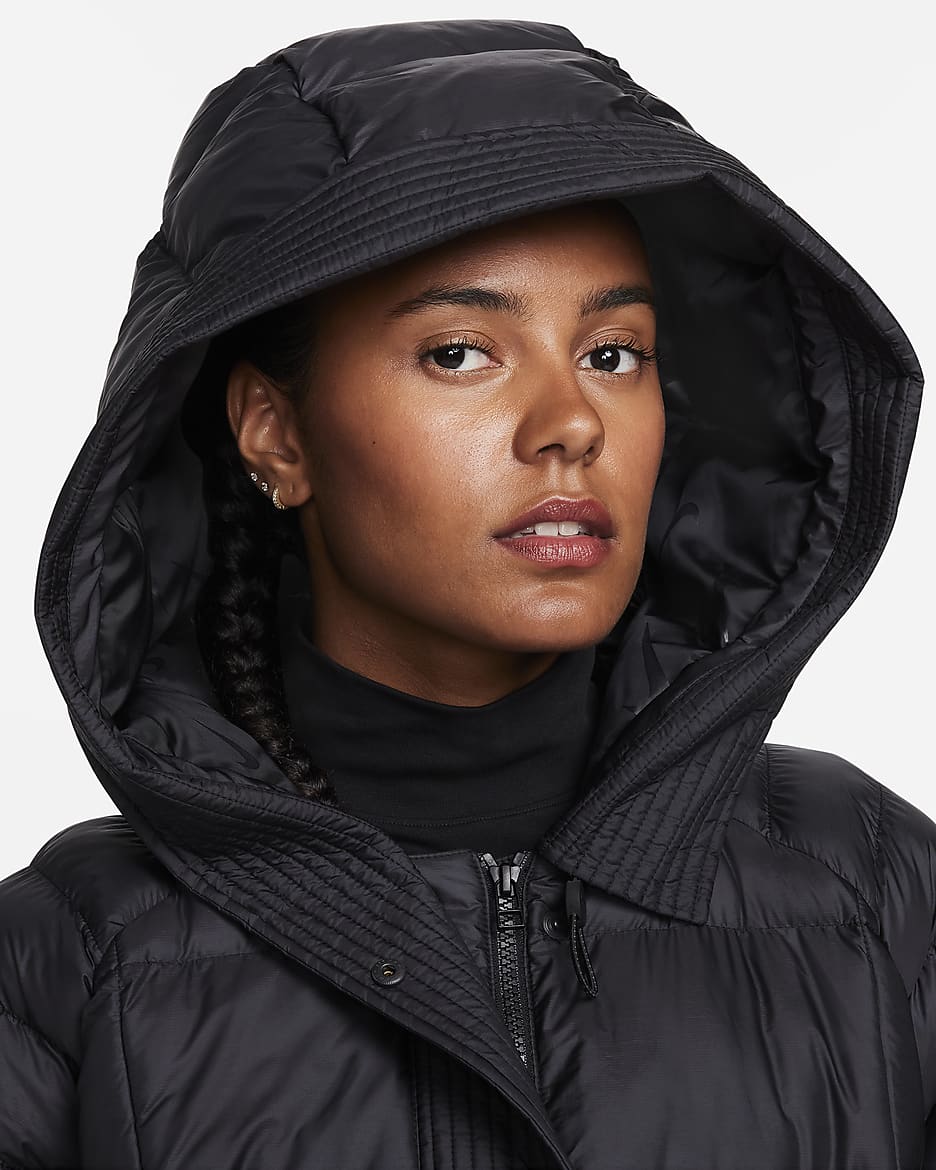 Chamarra con gorro Therma-FIT oversized para mujer Nike Sportswear Swoosh Puffer PrimaLoft® - Negro/Blanco