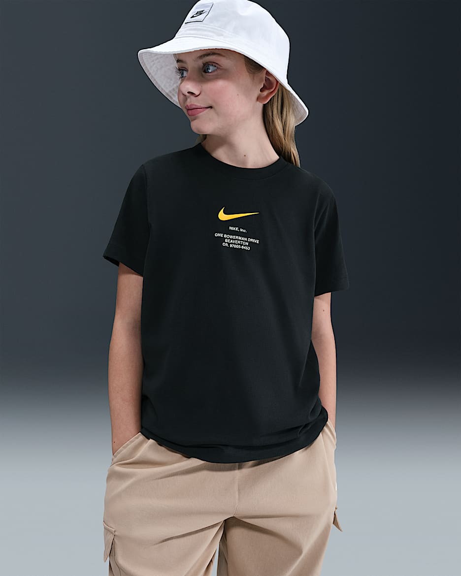T-shirt dla dużych dzieci (chłopców) Nike Sportswear - Czerń/University Gold