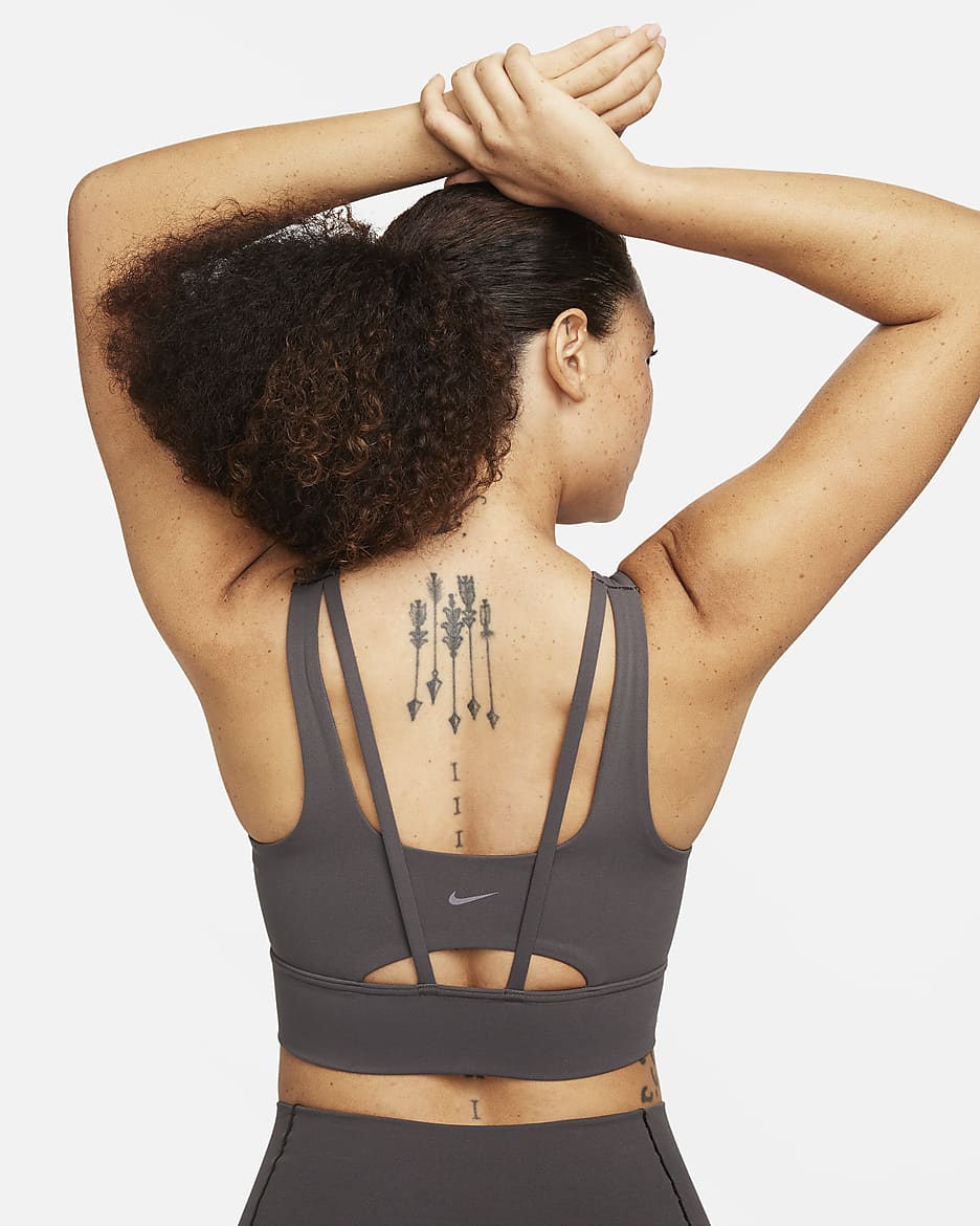 Bra deportivo de media sujeción de corte largo con almohadillas para mujer Nike Zenvy - Ceniza medio/Vela