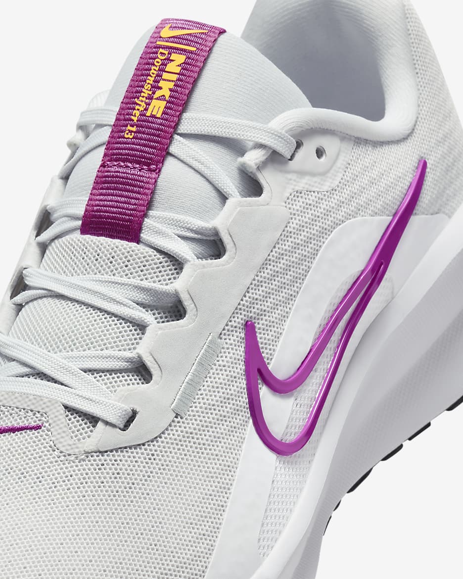 Nike Downshifter 13 女款路跑鞋 - Photon Dust/Laser Orange/Hyper Violet/黑色