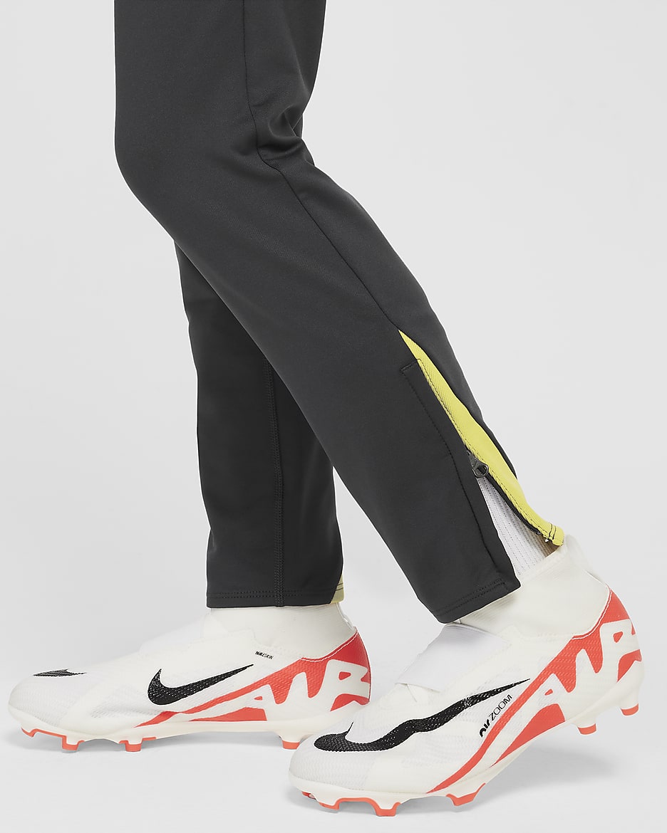 3e pantalon de foot Nike Dri-FIT Liverpool FC Strike pour ado - Dark Smoke Grey/Chrome Yellow/Global Red