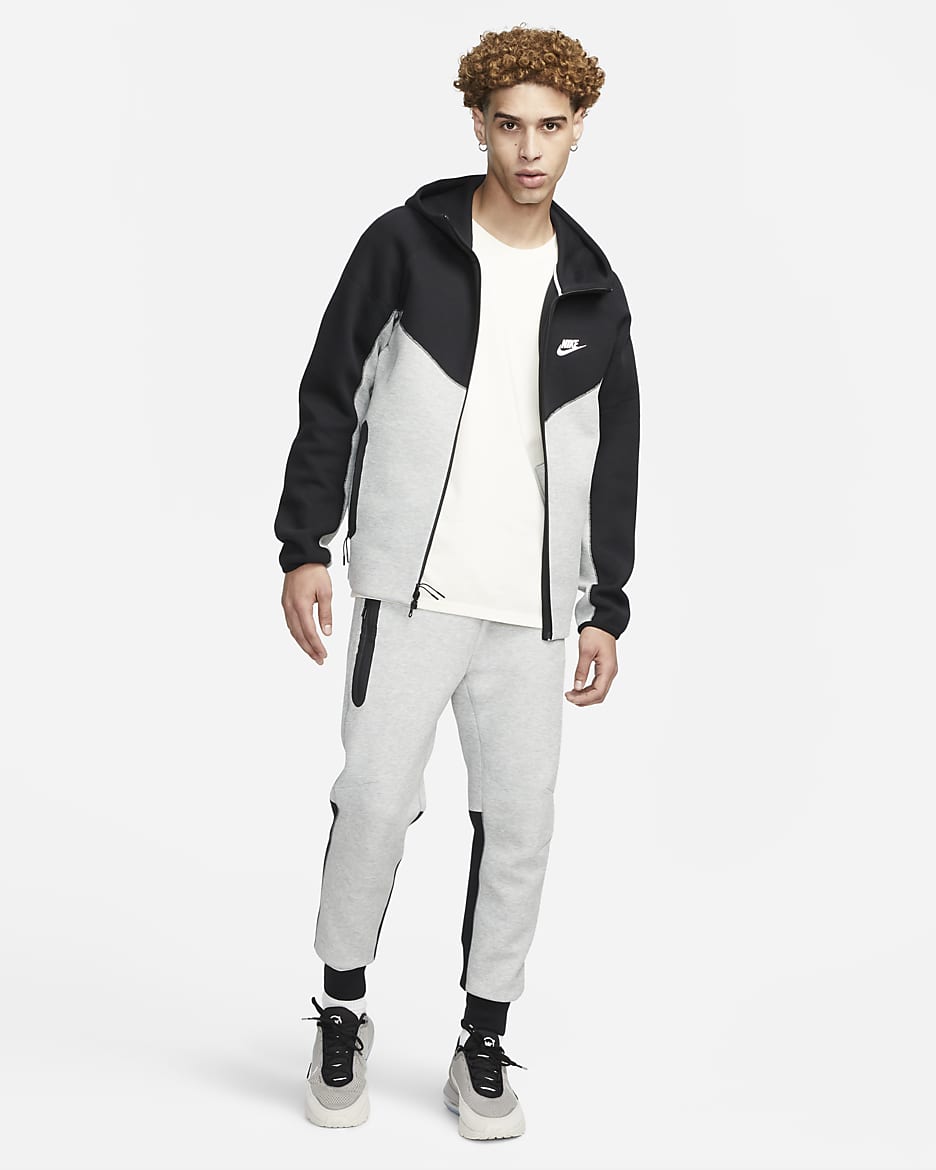 Nike Sportswear Tech Fleece férfi szabadidőnadrág - Dark Grey Heather/Fekete/Fehér