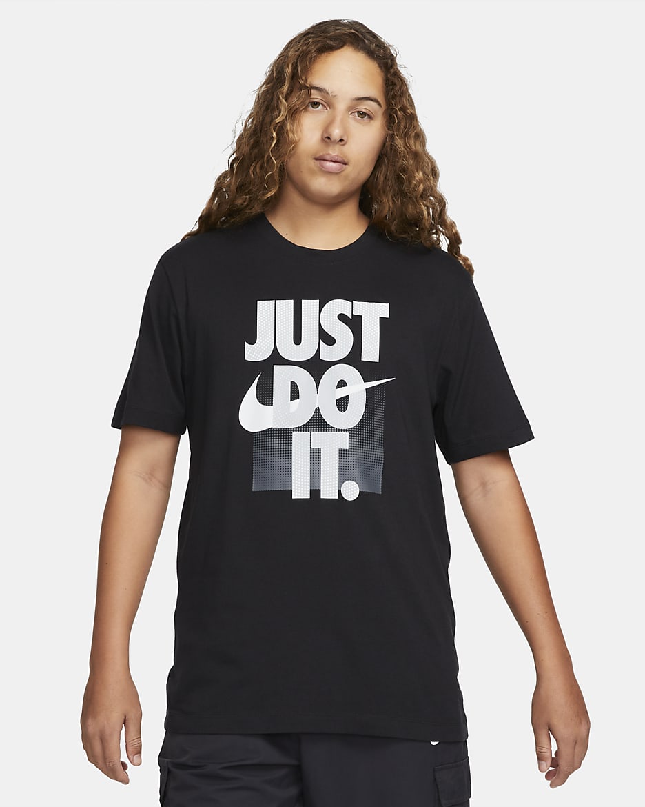 Nike Sportswear Men's T-Shirt - Black