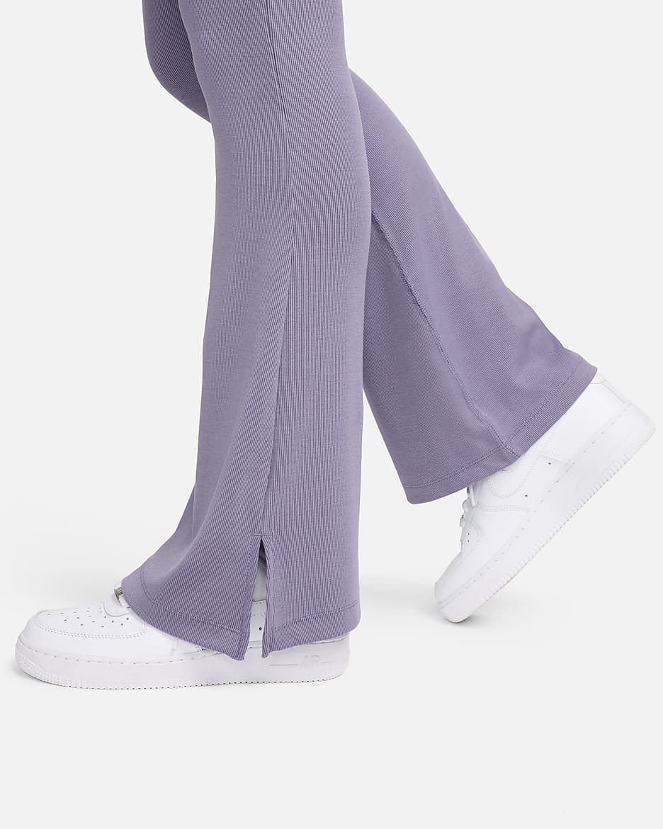 Damskie obcisłe legginsy w drobny prążek z rozszerzanymi nogawkami Nike Sportswear Chill Knit - Daybreak/Czerń