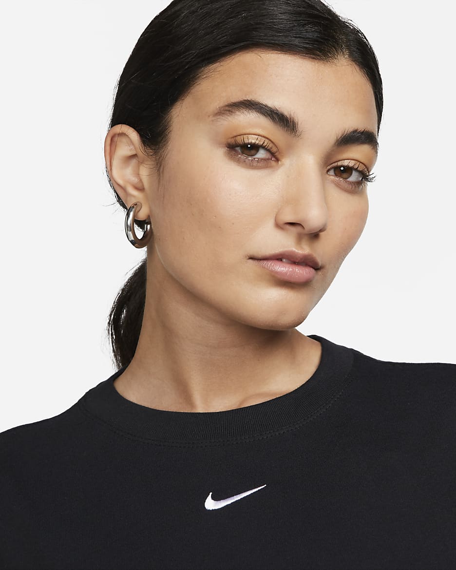 Nike Sportswear Essential Damen-T-Shirt - Schwarz/Weiß