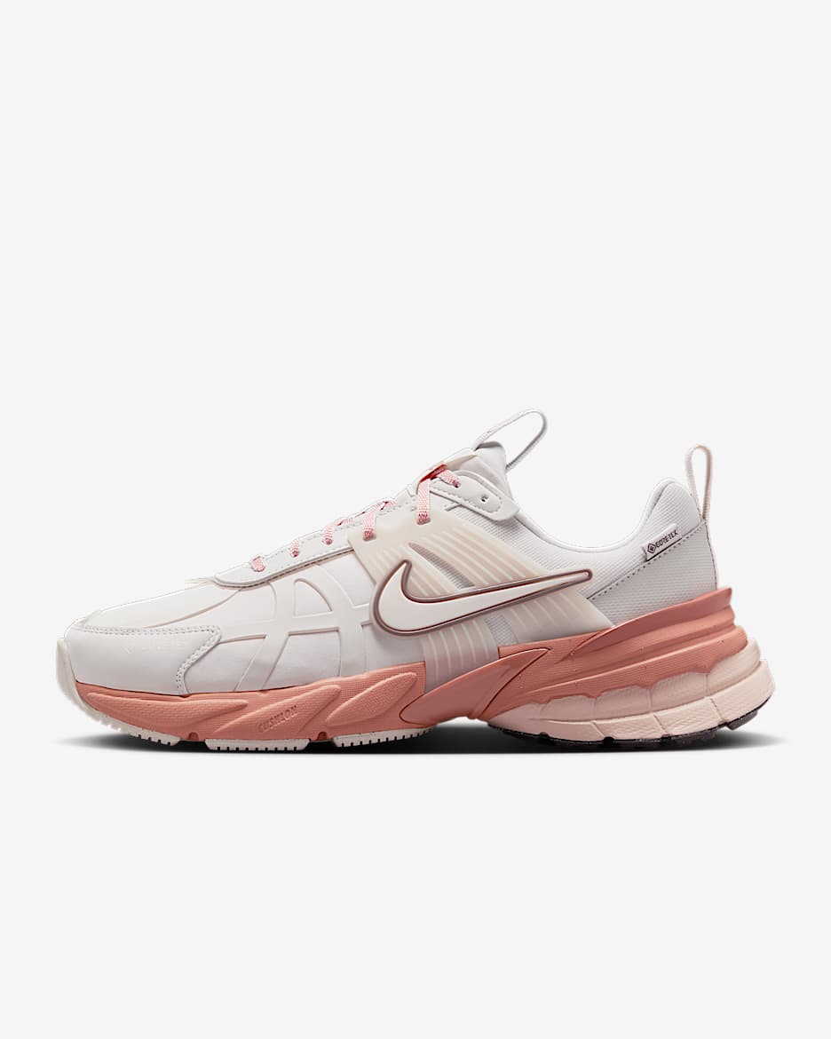 Tenis impermeables para mujer Nike V2K Run GORE-TEX - Fantasma/Hueso claro/Rosa tierra/Fantasma