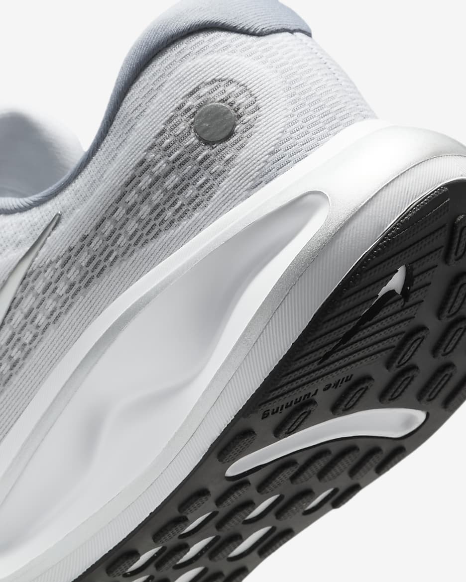 Scarpa da running su strada Nike Journey Run – Uomo - Bianco/Nero/Ashen Slate/Argento metallizzato