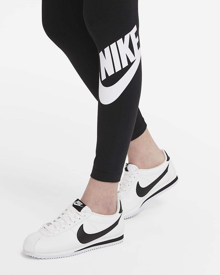 Nike Sportswear Essential-leggings med høj talje og logo til kvinder - sort/hvid