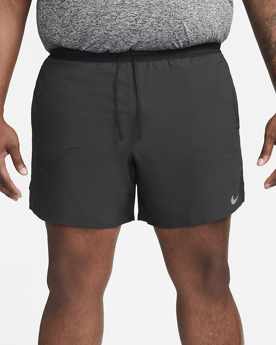 Nike Stride Dri-FIT 2-in-1-Laufshorts für Herren (ca. 18 cm) - Schwarz/Schwarz/Schwarz