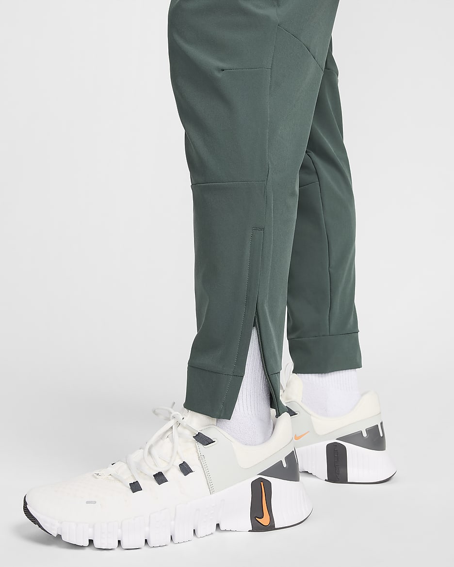 Pantalon avec ouvertures à zip Nike Dri-FIT Unlimited pour homme - Vintage Green/Noir/Vintage Green