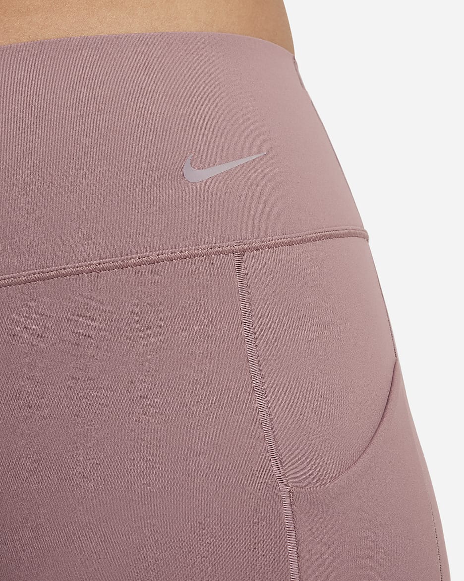 Nike Universa közepes tartást adó, középmagas derekú, teljes hosszúságú női leggings zsebekkel - Smokey Mauve/Fekete