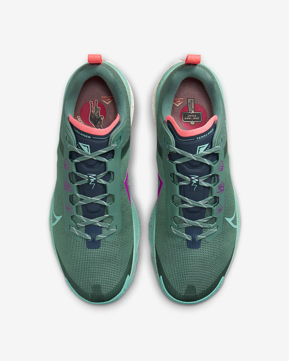 Chaussure de trail Nike Kiger 9 pour homme - Bicoastal/Armory Navy/Red Stardust/Green Frost