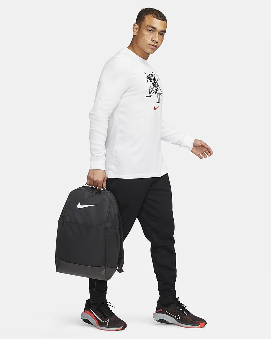 Nike Brasilia 9.5 Antrenman Sırt Çantası (Orta Boy, 24 L) - Siyah/Siyah/Beyaz