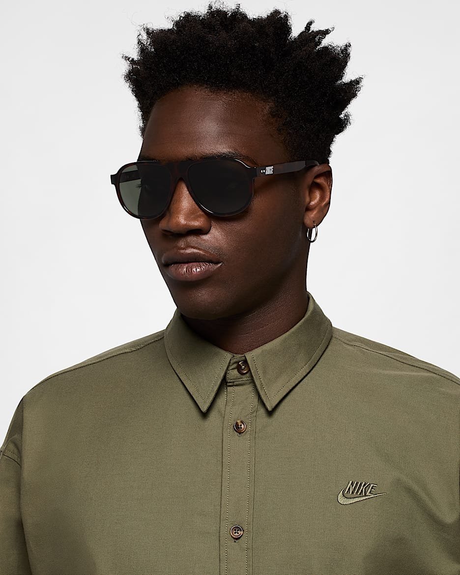 Nike Vintage Icon zonnebril - Bruin/Wit