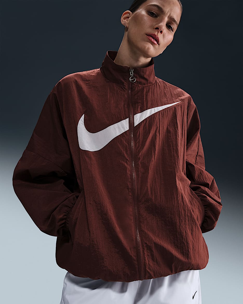 Chamarra de fútbol de tejido Woven Nike para mujer Club América Essential Special Edition - Marrón buey/Marrón verdoso claro/Marrón verdoso claro