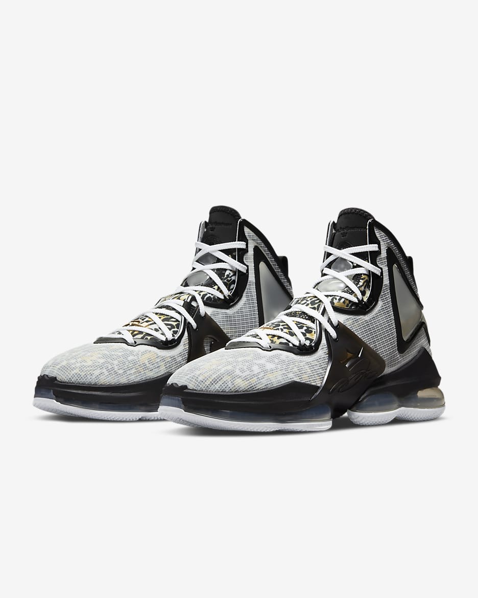 Chaussure de basket LeBron 19 - Blanc/Noir/Metallic Gold