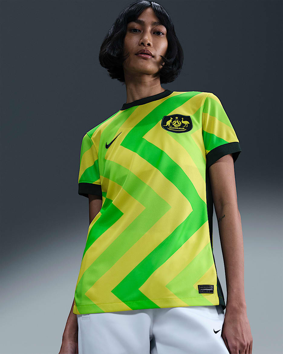 Replika dámského domácího fotbalového dresu Nike Dri-FIT Austrálie Stadium 2025/26 - Light Voltage Yellow Ii/Pro Green/Pro Green/Pro Green