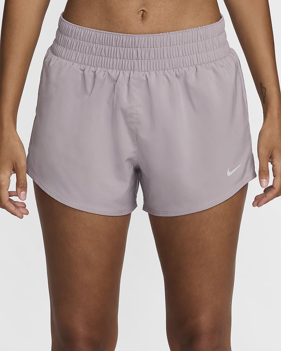 Shorts con forro de ropa interior Dri-FIT de tiro medio de 8 cm para mujer Nike One - Mena violeta claro