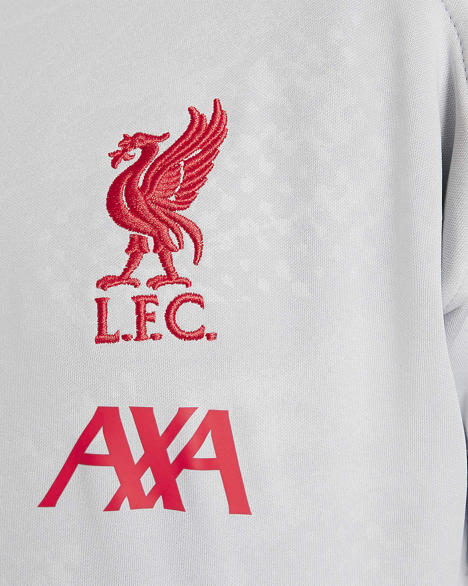 Liverpool FC Academy Pro harmadik Nike Dri-FIT Anthem futballkabát nagyobb gyerekeknek - Light Smoke Grey/Fekete/Global Red