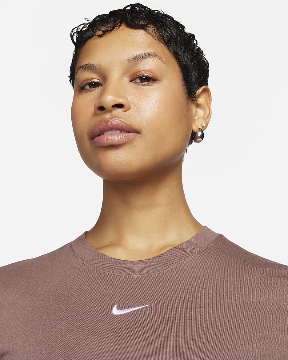 Nike Sportswear Essential Women's Slim Cropped TShirt. Nike UK