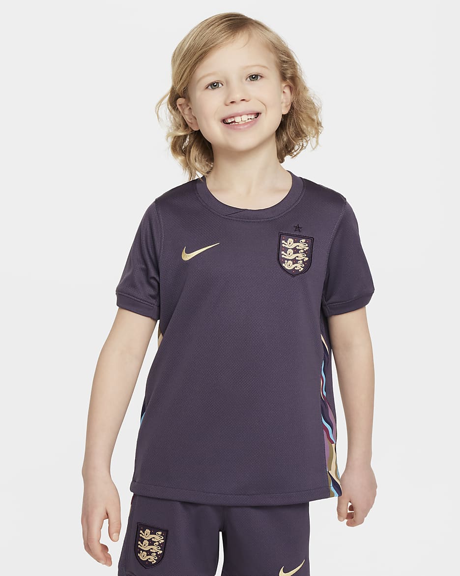 England 2024/25 Stadium Away dreiteiliges Nike Replika Fußballtrikot-Set (jüngere Kinder) - Dark Raisin/Sesame