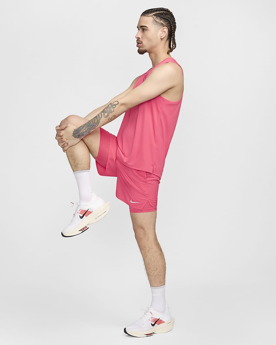 Nike Stride Dri-FIT 2-i-1 løpeshorts til herre (18 cm) - Aster Pink/Aster Pink/Svart