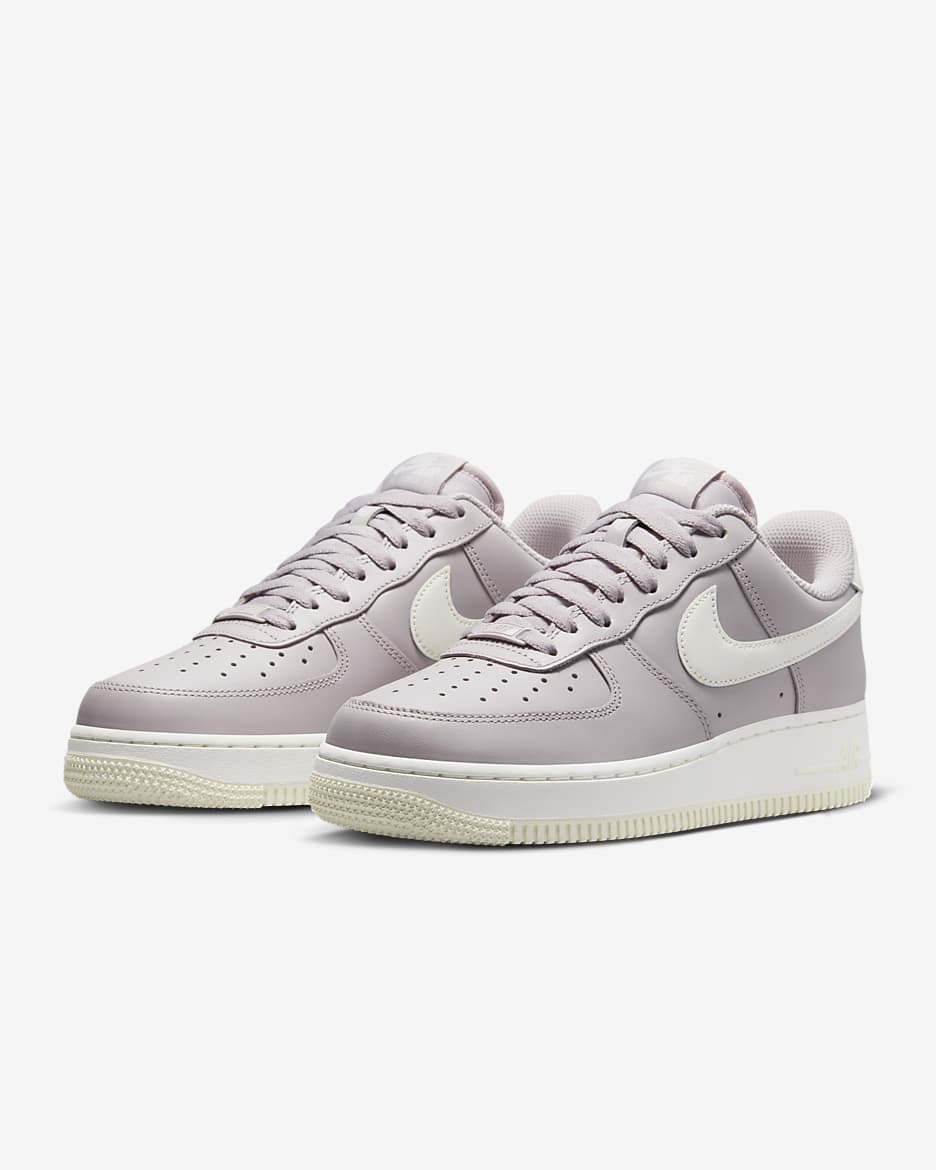 Tenis para mujer Nike Air Force 1 '07 EasyOn - Violeta platino/Leche de coco/Volt/Vela