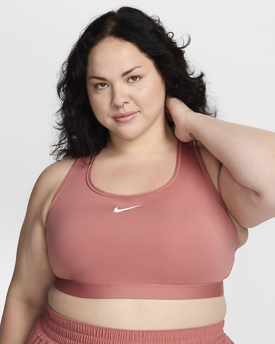 Brassière de sport rembourrée Nike Swoosh Medium Support pour femme (grande taille) - Canyon Pink/Blanc