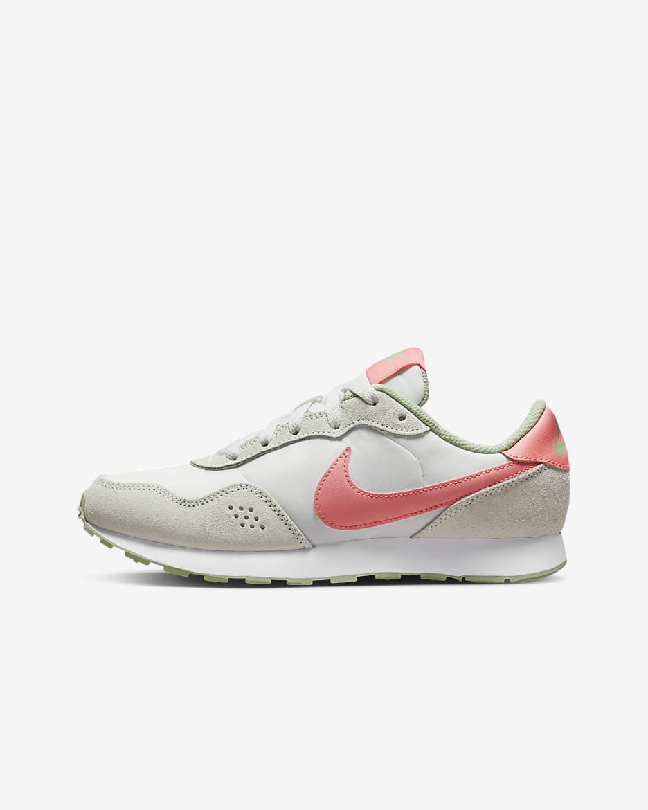 Nike MD Valiant Older Kids' Shoe - Summit White/Honeydew/Pink Gaze