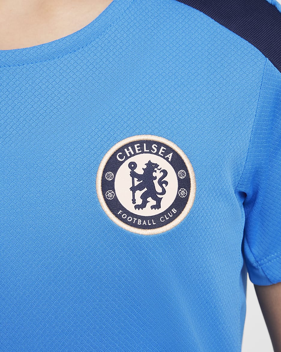 Chelsea F.C. Strike Older Kids' Nike Dri-FIT Football Short-Sleeve Knit Top - Light Photo Blue/Light Photo Blue/Obsidian/Guava Ice