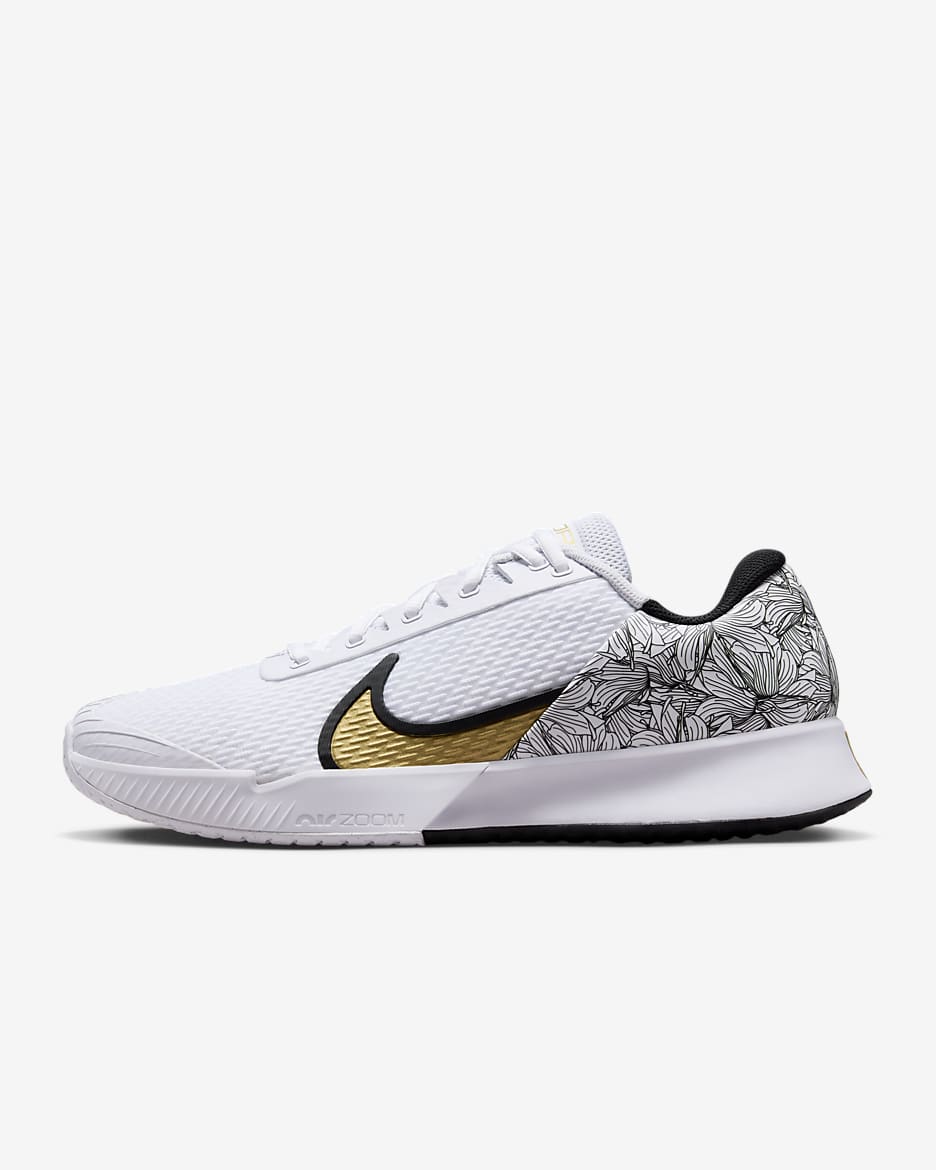 NikeCourt Vapor Pro 2 Magnolia Tennisschuh für Hartplätze (Herren) - Weiß/Schwarz/Metallic Gold