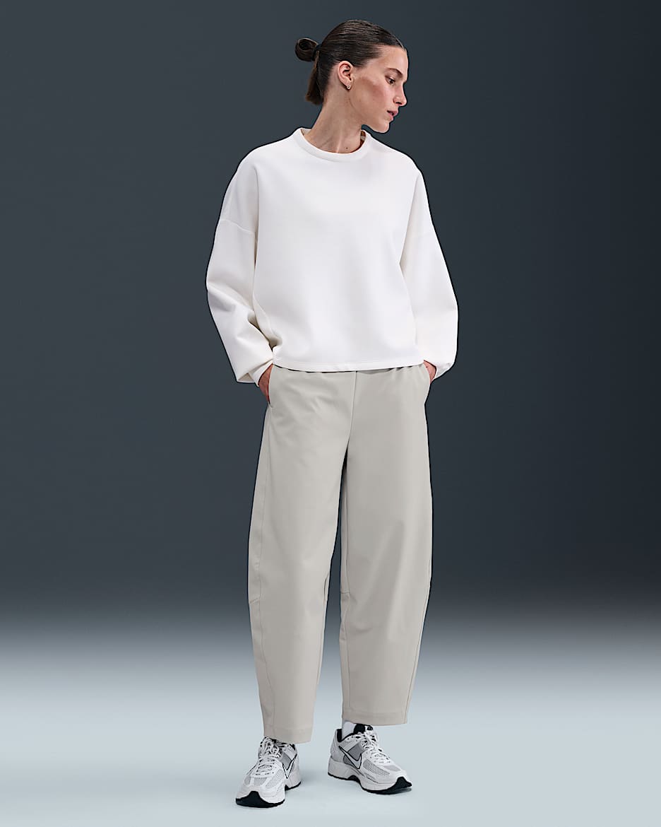 Pants Dri-FIT de tiro alto de pierna holgada y tipo barril para mujer Nike 24.7 PerfectStretch - Marrón verdoso claro/Mena de hierro claro