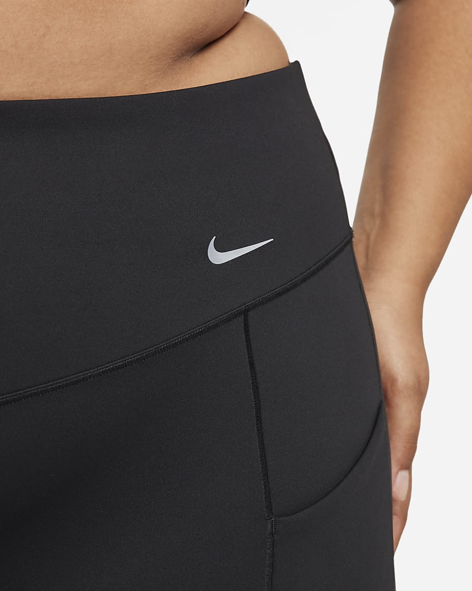 Nike Universa-cykelshorts (20 cm) med medium støtte, høj talje og lommer til kvinder (plus size) - sort/sort