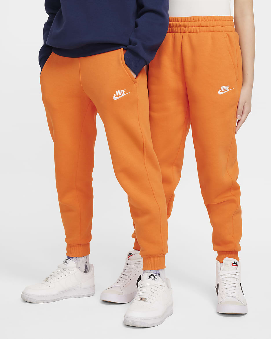 Joggers Nike Sportswear Club Fleece para niños talla grande - Naranja seguridad/Blanco