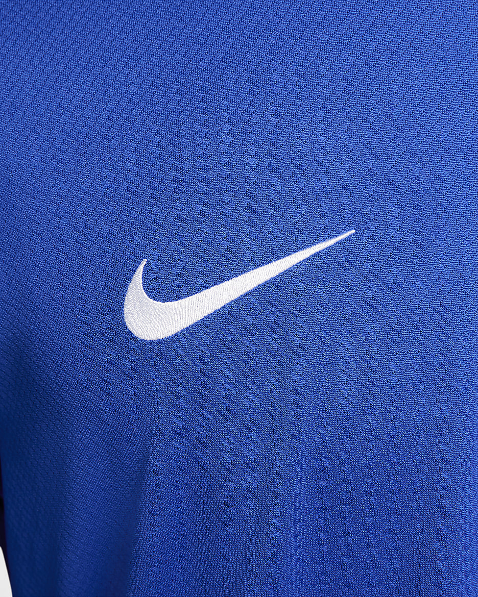 Εντός έδρας ανδρική ποδοσφαιρική φανέλα Nike Dri-FIT Replica Γαλλία 2024/25 Stadium (ανδρική ομάδα) - Bright Blue/University Red/Λευκό