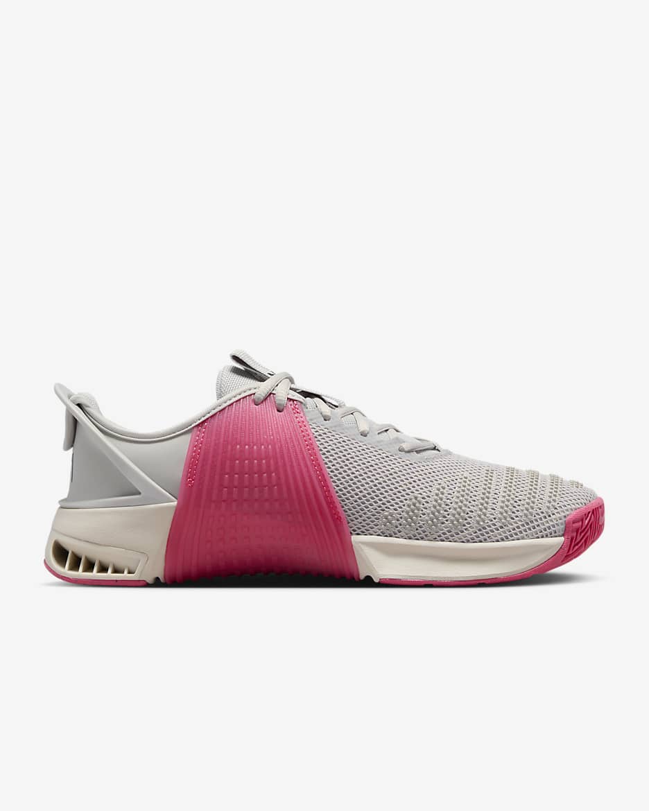 Nike Metcon 9 EasyOn-træningssko til kvinder - Light Iron Ore/Light Orewood Brown/Aster Pink/sort