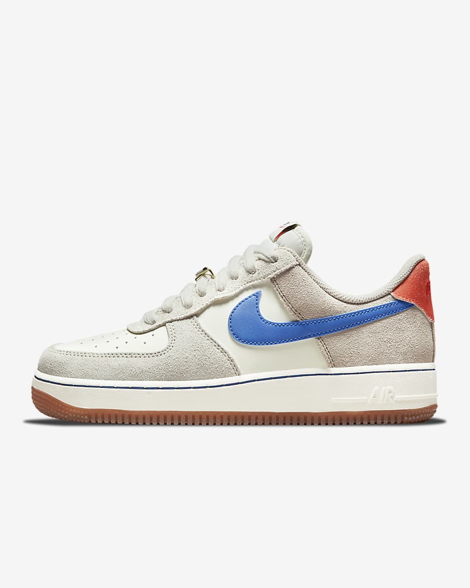 Nike Air Force 1 '07 SE Women's Shoe - Sail/Cream II/Light Bone/Green Noise