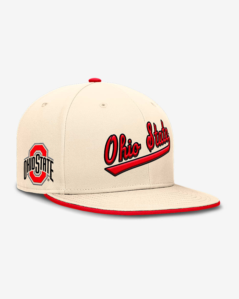 Gorra universitaria Nike Dri-FIT ajustada para hombre Ohio State Buckeyes Primetime True - Natural