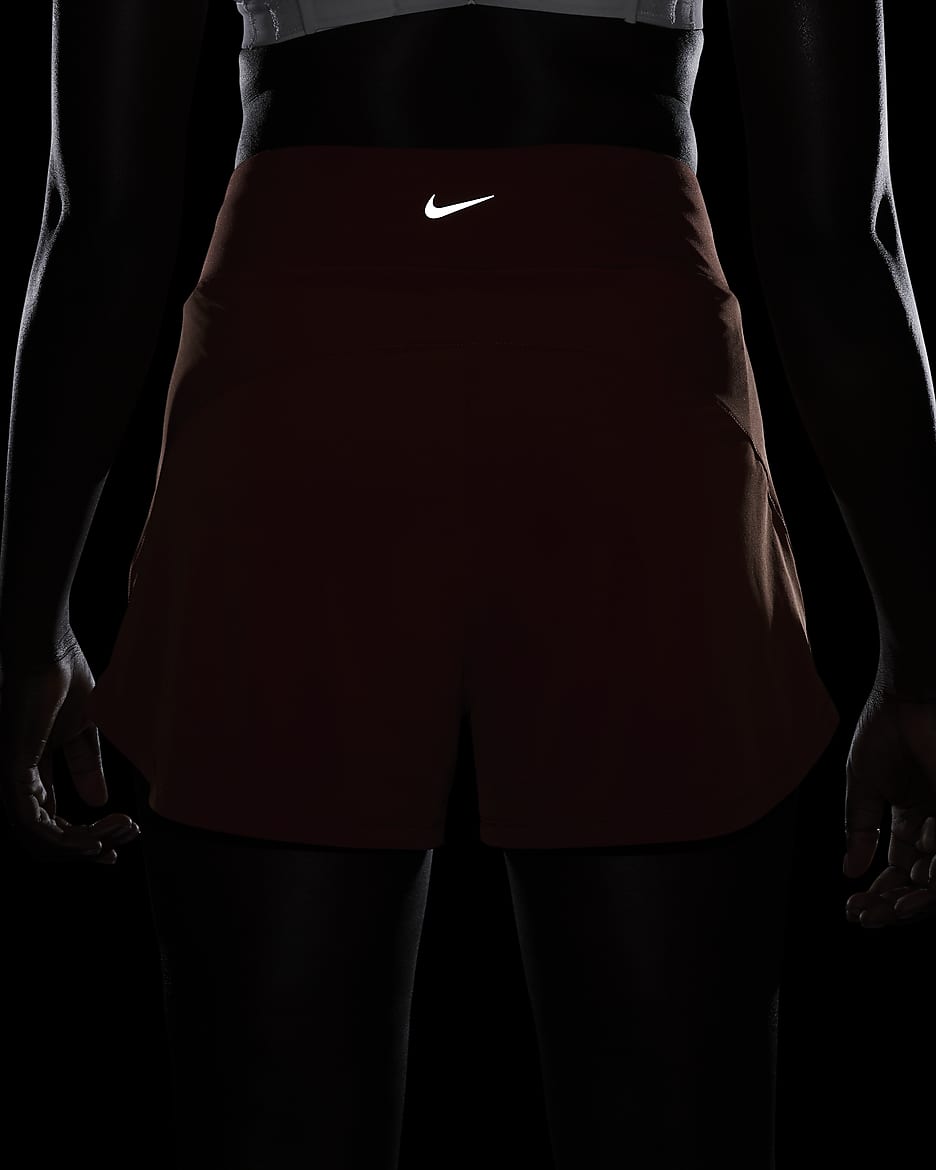 Nike Bliss treningsshorts med Dri-FIT, høyt liv og innershorts til dame (8 cm) - Burnt Sunrise