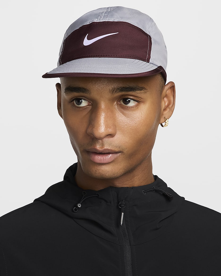 Nike Dri-FIT Fly Yumuşak Swoosh Şapka - Cement Grey/Burgundy Crush/Anthracite/Hydrangeas