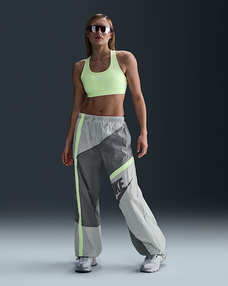 Vävda byxor Nike Sportswear i ledig passform med vida fållar och medelhög midja för kvinnor - Smoke Grey/Light Smoke Grey/Light Liquid Lime/Light Smoke Grey