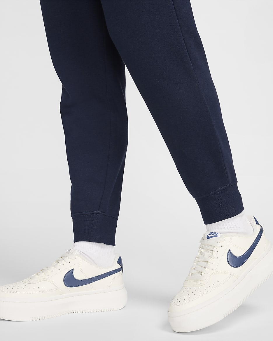 Joggers de tiro medio para mujer Nike Sportswear Club Fleece - Obsidiana/Blanco