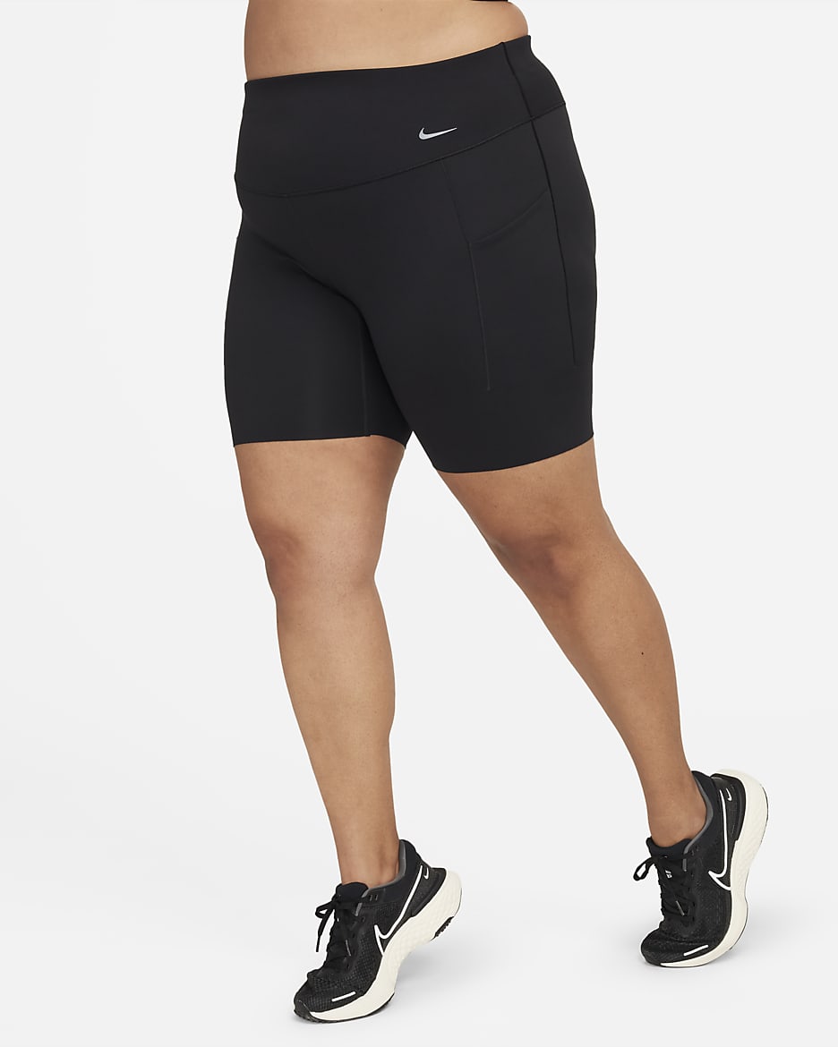 Nike Universa Mallas cortas de 20 cm de talle alto y sujeción media con bolsillos - Mujer (Talla grande) - Negro/Negro