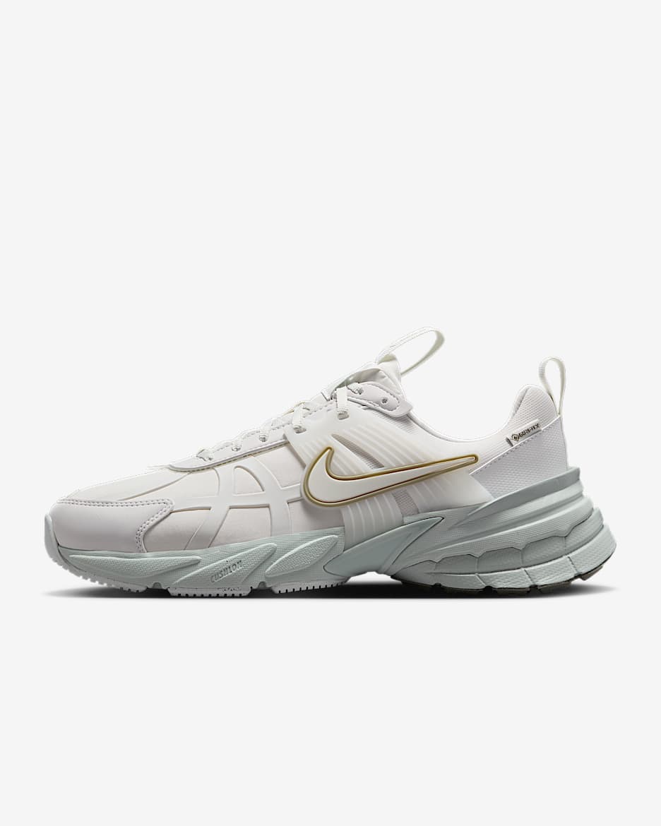 Tenis impermeables para mujer Nike V2K Run GORE-TEX - Tinte platino/Blanco cumbre/Plata claro/Tinte platino