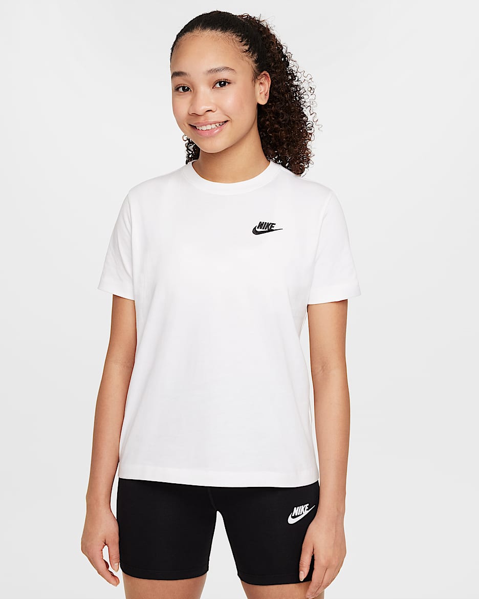 Nike Sportswear Older Kids' T-Shirt (Extended Size) - White