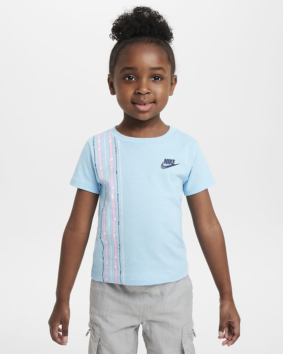 Playera con gráfico infantil Nike Happy Camper - Azul acuario