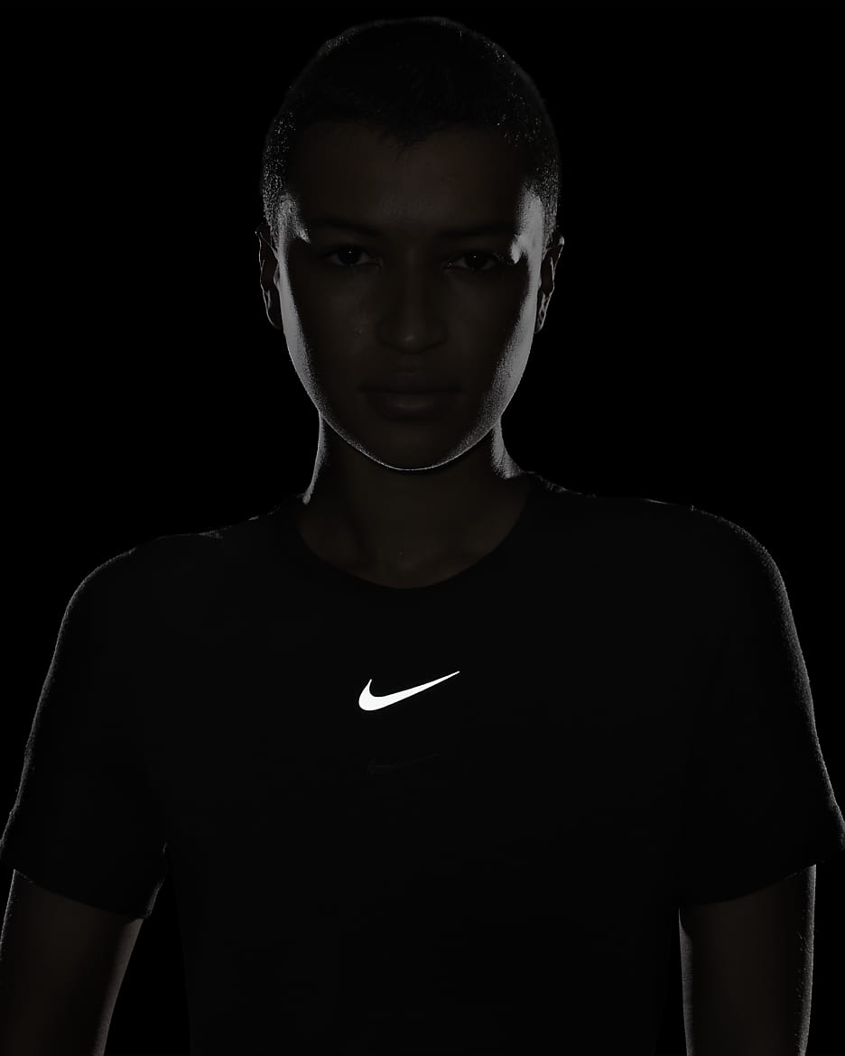 Nike Swift Wool Dri-FIT Kurzarm-Laufoberteil für Damen - Schwarz