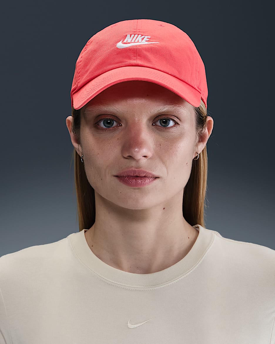 Nike Club unstrukturierte Futura Wash-Cap - Magic Ember/Weiß
