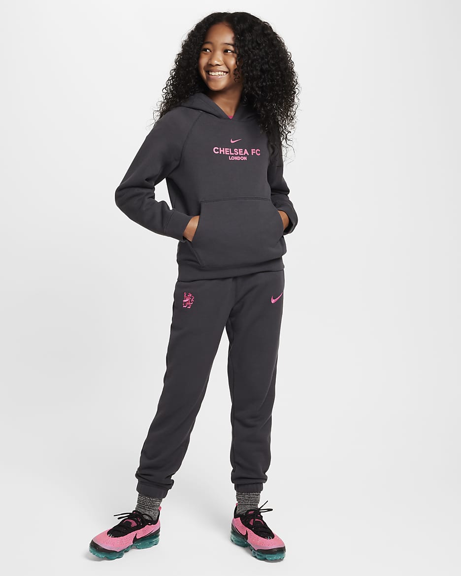 Chelsea F.C. Third Older Kids' Nike Football Pullover Hoodie - Anthracite/Pink Prime