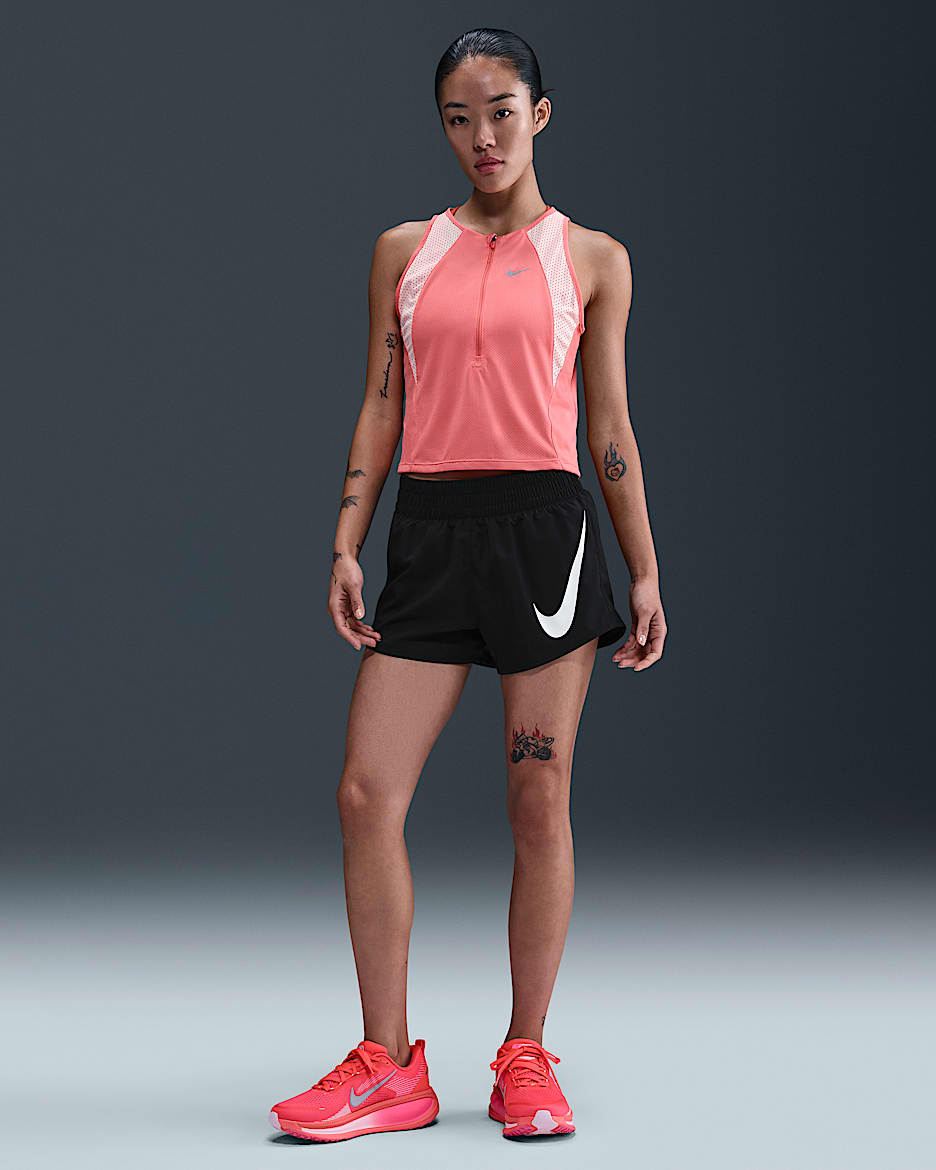 Nike One Swoosh 女款 Dri-FIT 中腰寬鬆 3" 隱藏式內裡跑步短褲 - 黑色/白色
